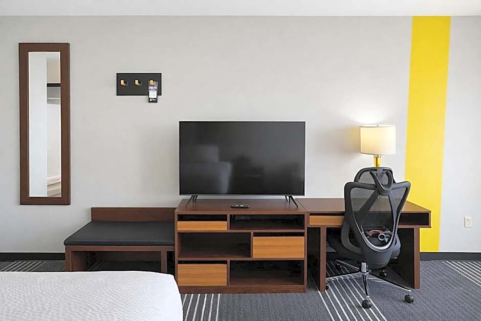Super 8 by Wyndham Salina I-70