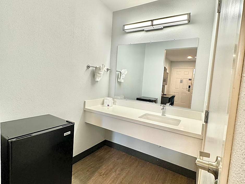 Motel 6-Bellflower, CA - Los Angeles