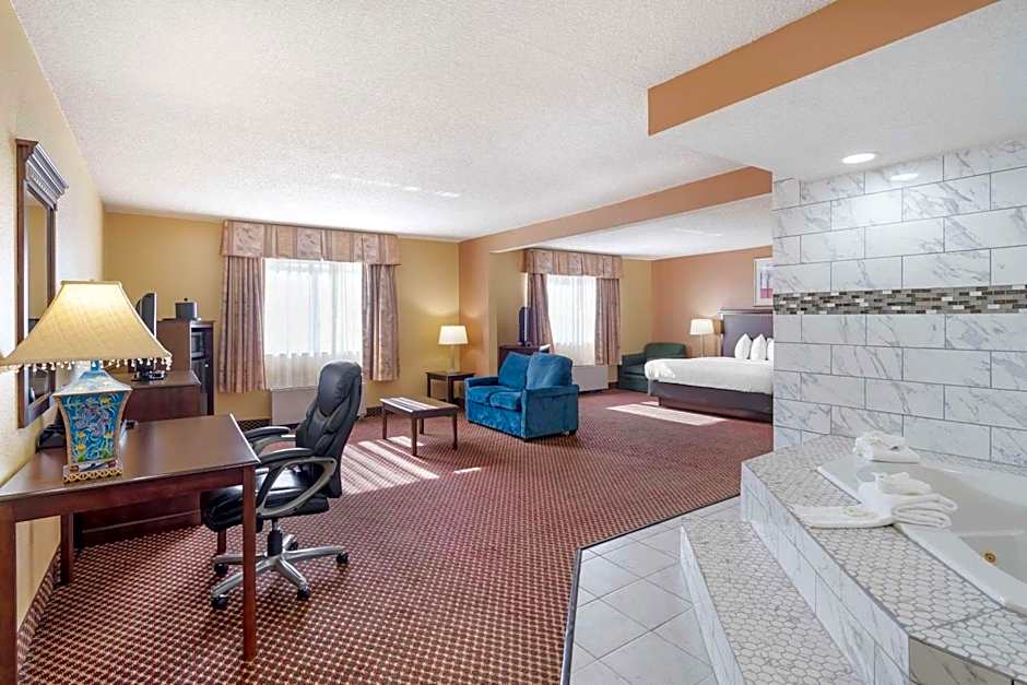 Quality Inn & Suites Bloomington University Area