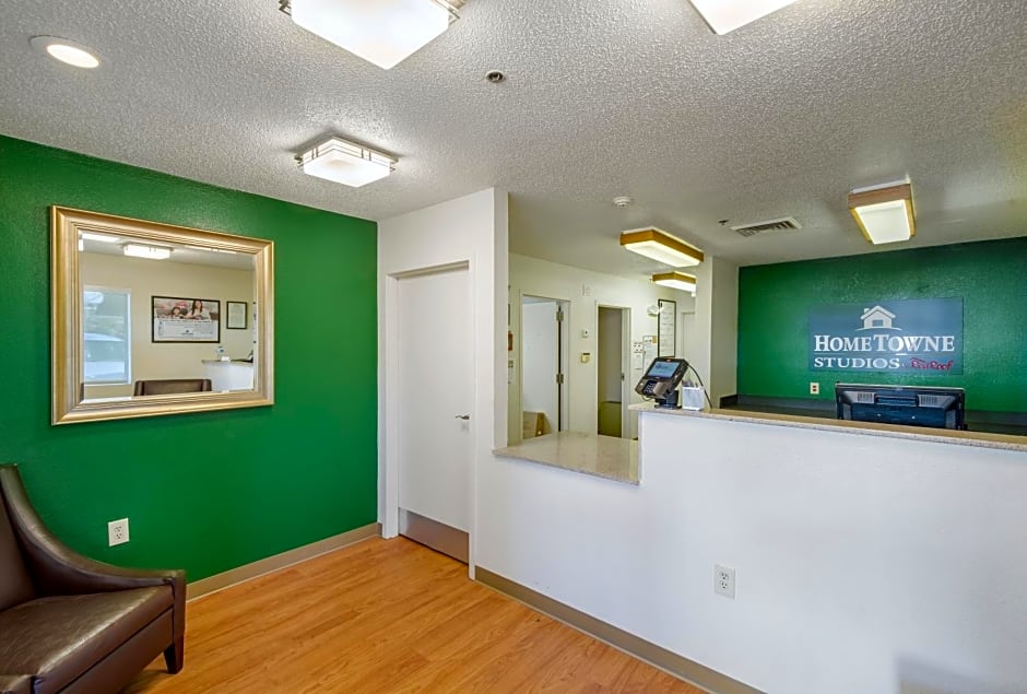HomeTowne Studios by Red Roof Spartanburg - Asheville Highway