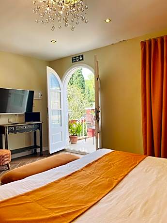 Queen Room with Garden View