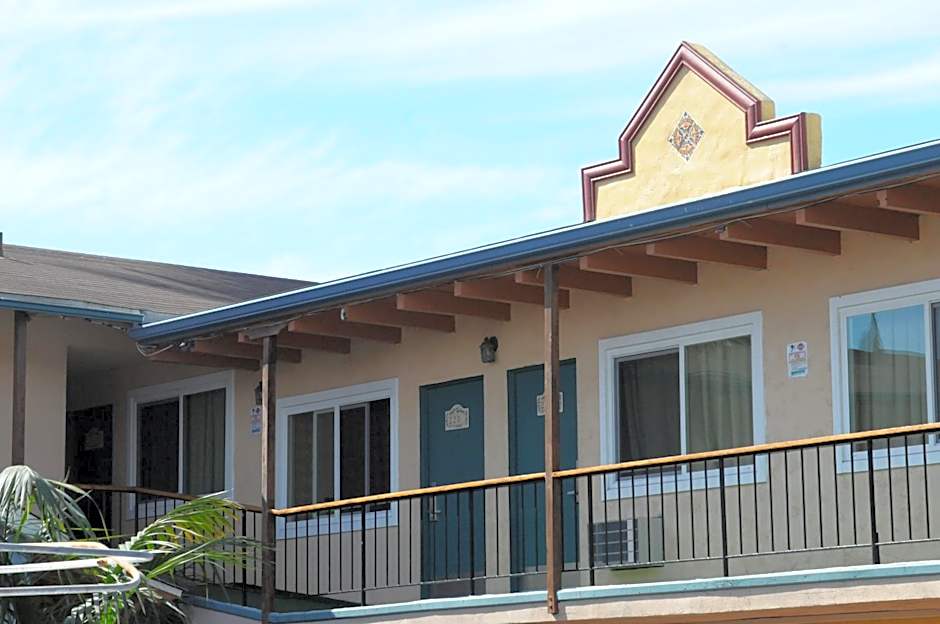 Sandyland Reef Inn