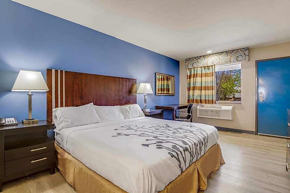 Econo Lodge Inn & Suites Enid South
