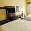 Holiday Inn Express and Suites Cedar Falls Waterloo By IHG
