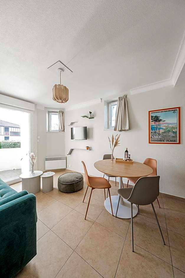 Résidence Château d'Acotz - Appartements avec piscine à 300m des Plages & Océan