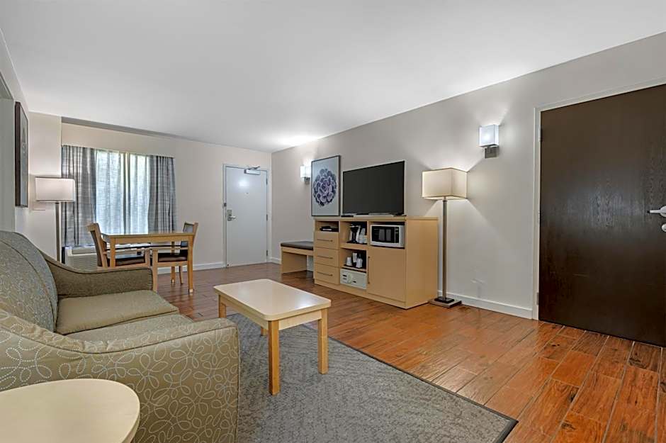 Best Western Plus South Coast Inn