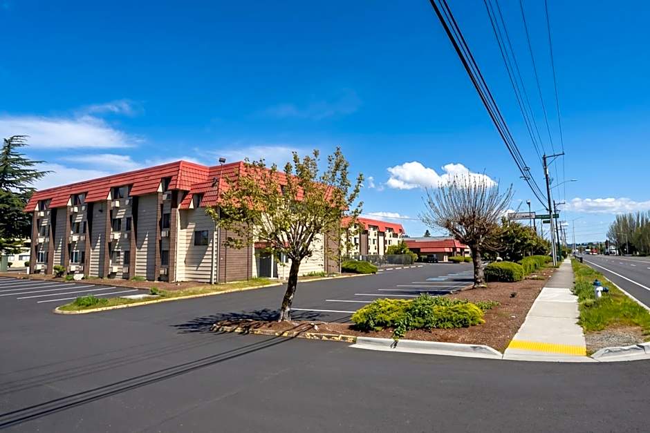 Tacoma Port Inn Fife I-5