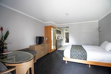 Accessible - 1 Queen