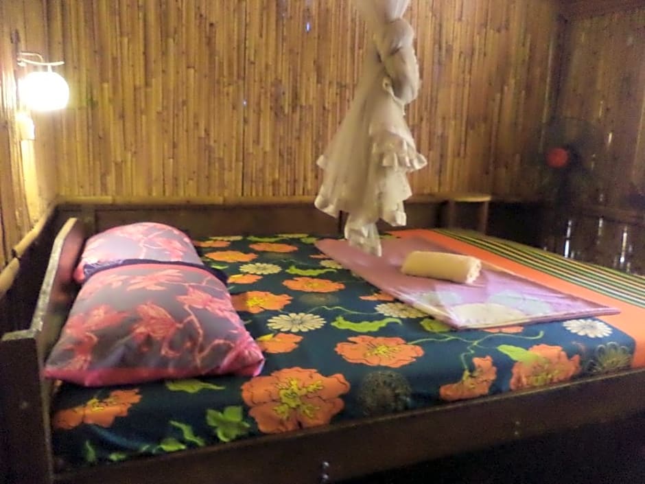 Topi Inn