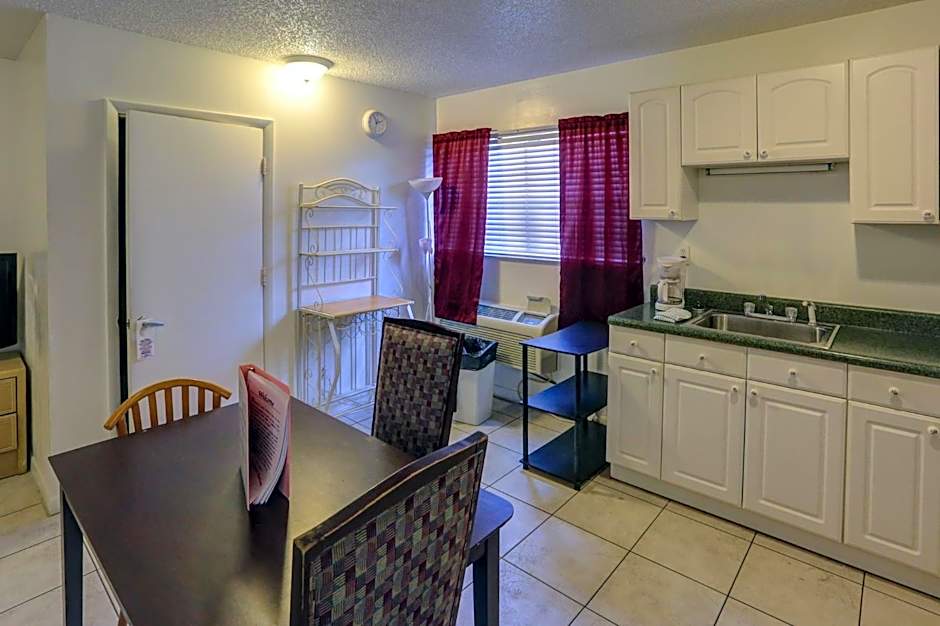 Richard's Motel Studios