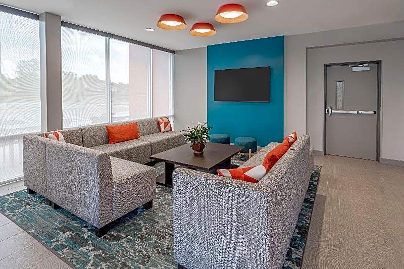 avid hotels MILWAUKEE WEST - WAUKESHA