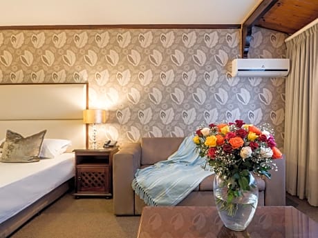 Knysna Log-Inn 4Star Luxury Room