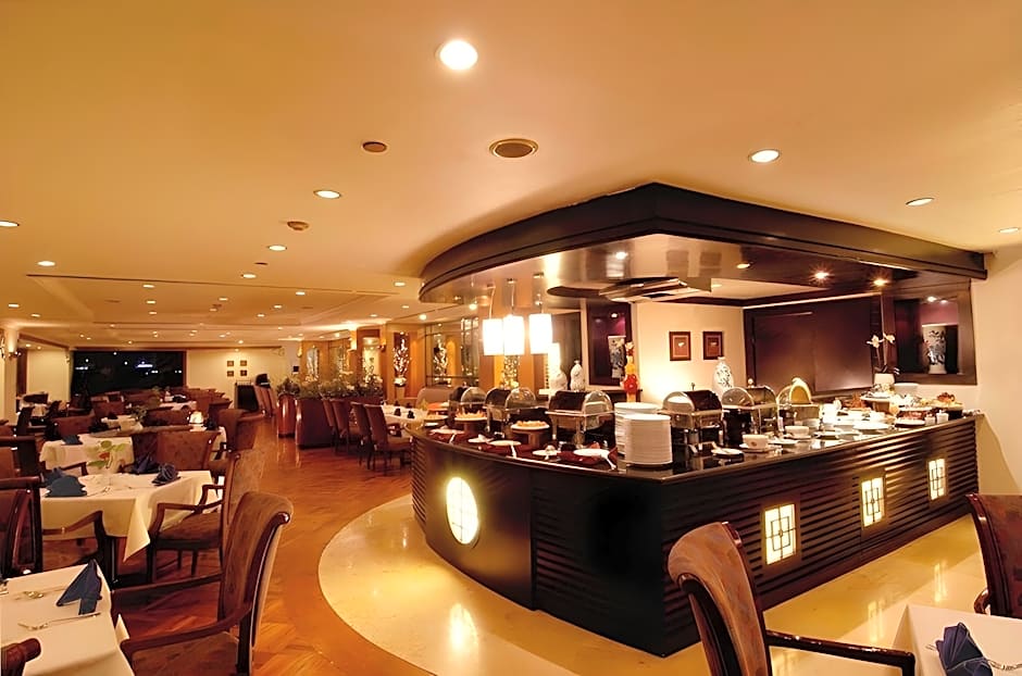 Surabaya Suites Hotel Powered by Archipelago