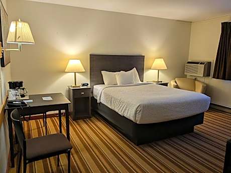 1 Queen Bed Exterior Access Non Smoking