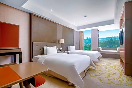 Premium Twin Room with Golf View - High Floor