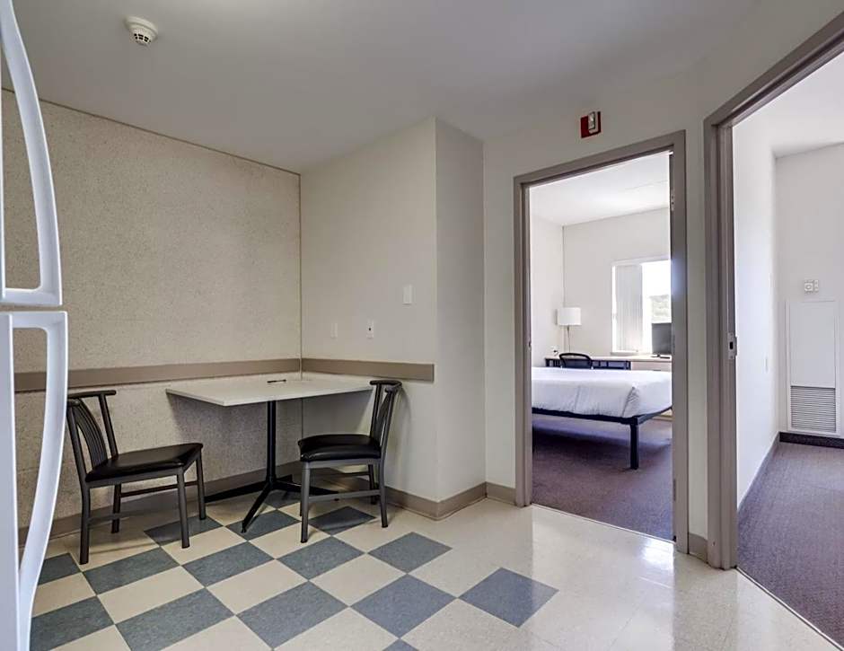 Residence & Conference Centre - Niagara-on-the-Lake