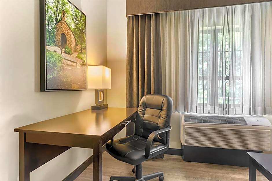 Best Western Plus Franciscan Square Inn and Suites Steubenville