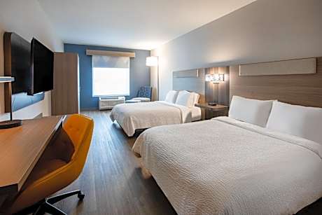 Standard Queen Room with Two Queen Beds and Mobility Accessible Tub