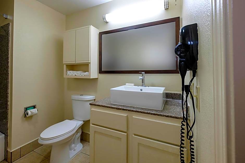 Red Roof PLUS+ Hammond