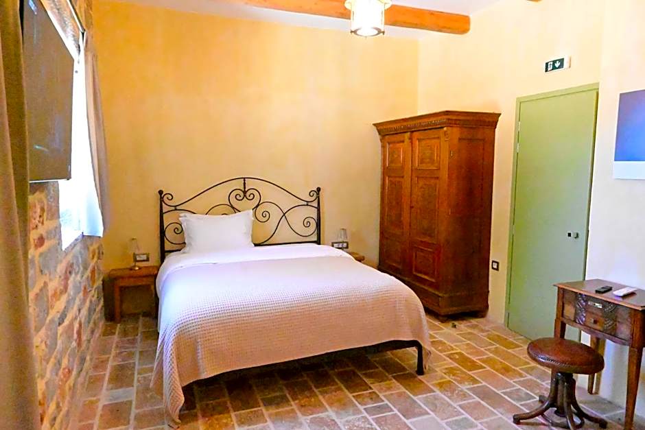 Arapis Rooms & Suites