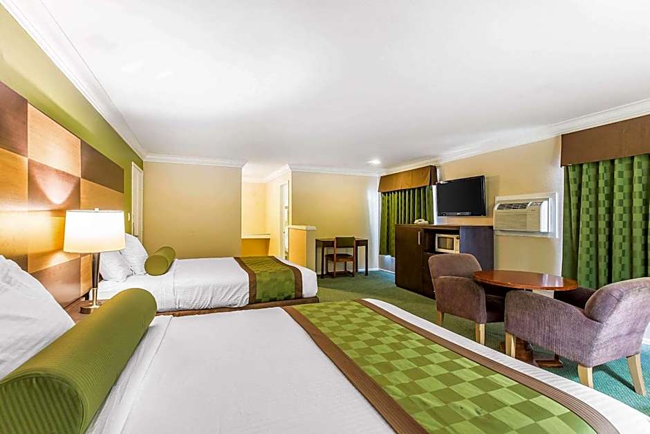 Rodeway Inn & Suites Canyon Lake-Menifee West