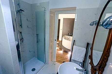 King Room with Spa Bath