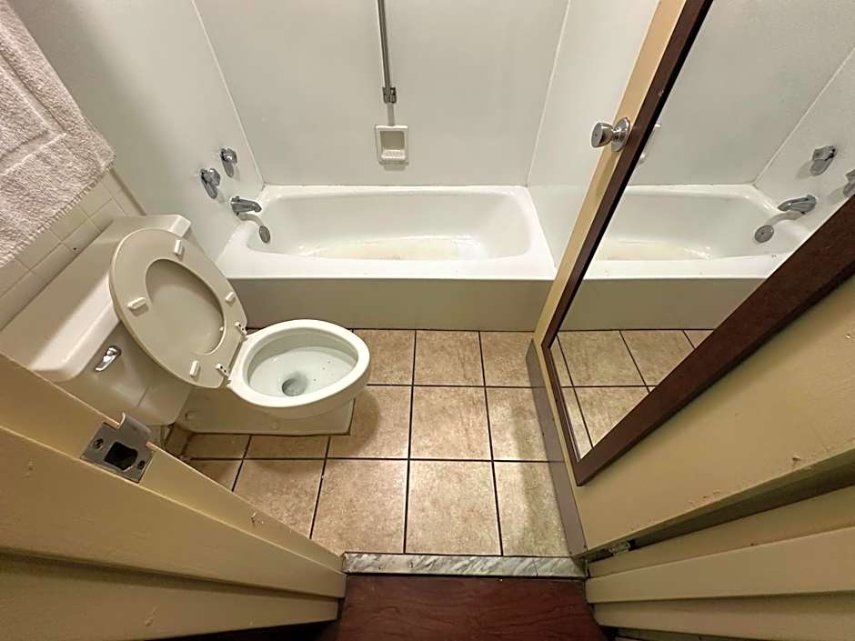 Hotel Red Rose by Townhouse Covington I-64