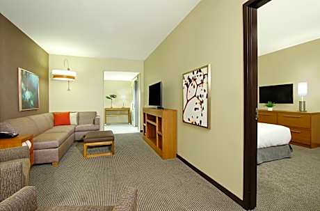 Queen Room with Two Queen Beds and Sofa Bed - High Floor