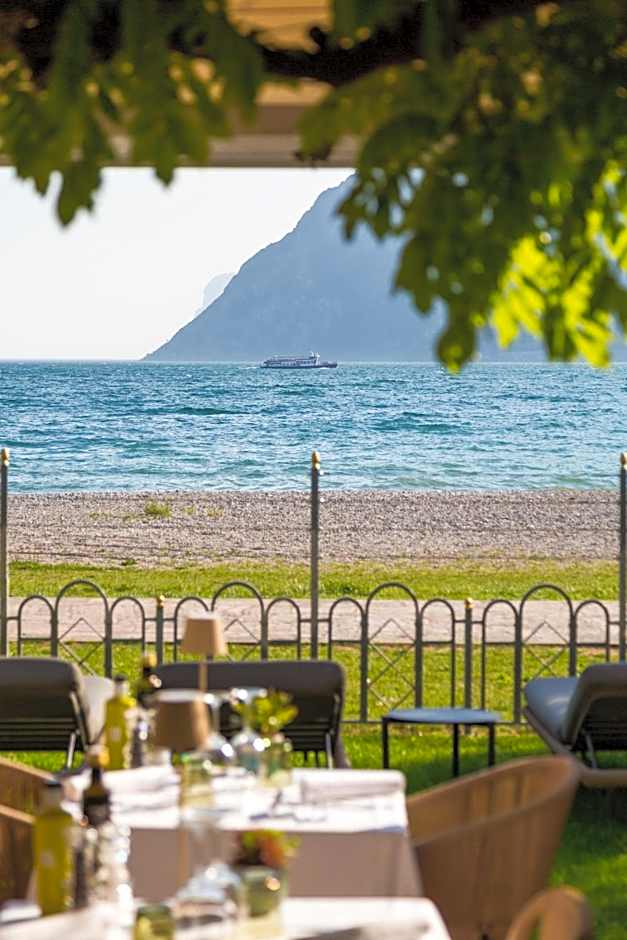 Hotel Baia Azzurra - Lake Front