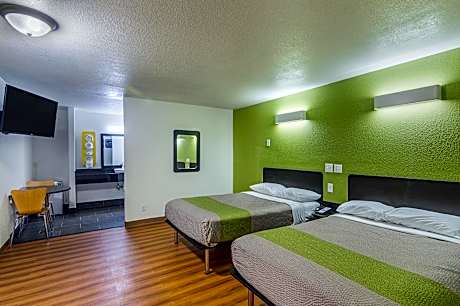 2 Full Beds | Smoking, Micfridge