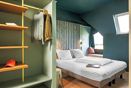 Family Room with Double Bed and Bunk Bed