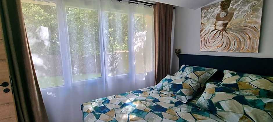 LES BOIS DE ZOLA entre Provence et Luberon