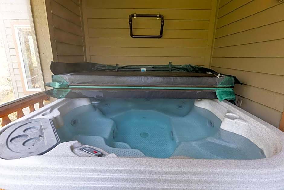 Stone Creek Chalets with Hot Tubs by Fernie Central Reservations