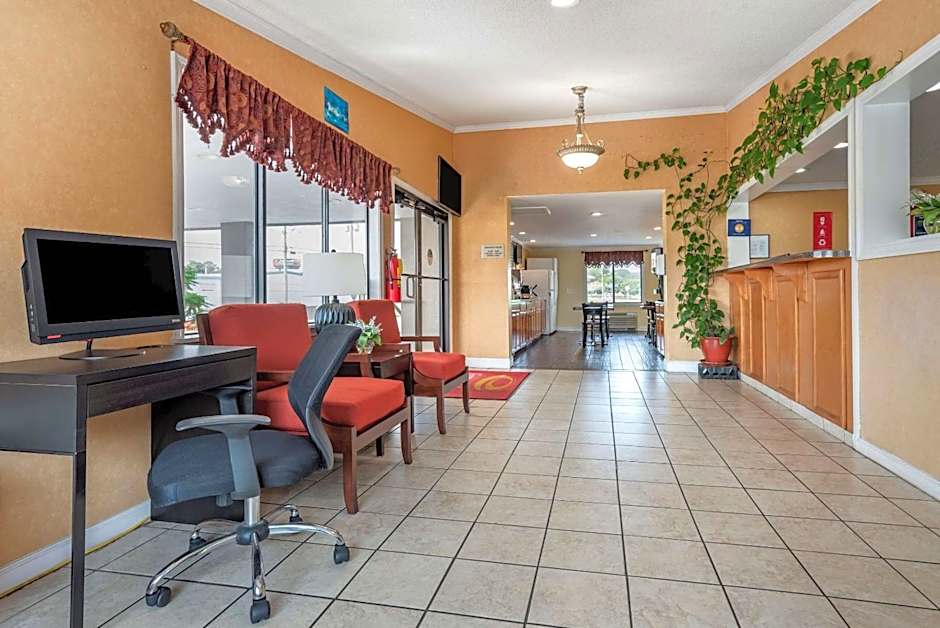 Econo Lodge Oxford near Choccolocco Park