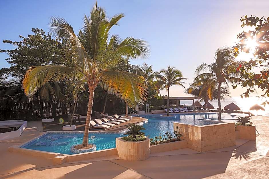 Le Reve by Mij - Beachfront Hotel