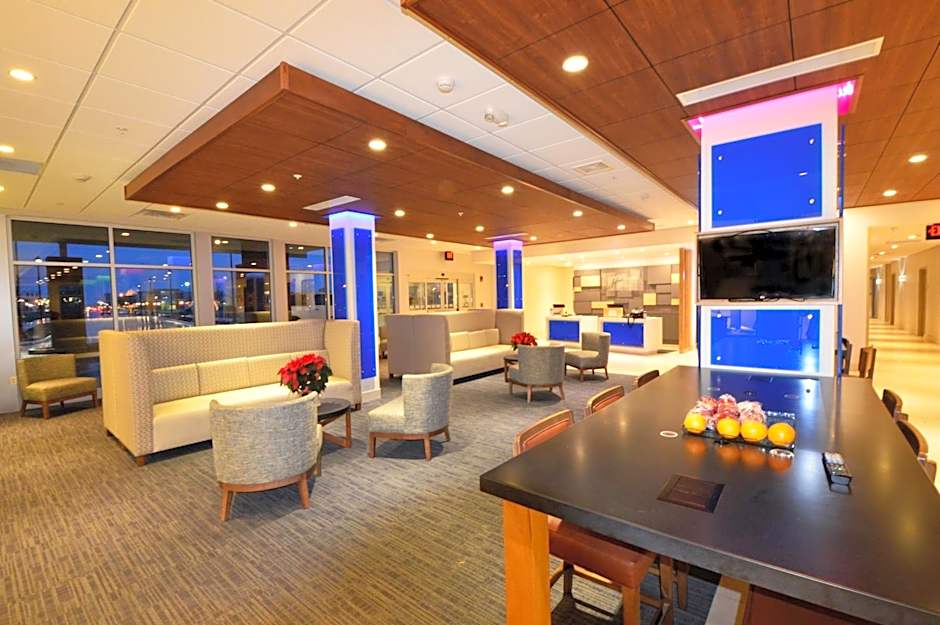 Holiday Inn Express & Suites Toledo South - Perrysburg by IHG