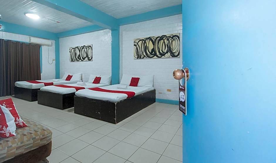 RedDoorz at La Maria Pension And Tourist Inn