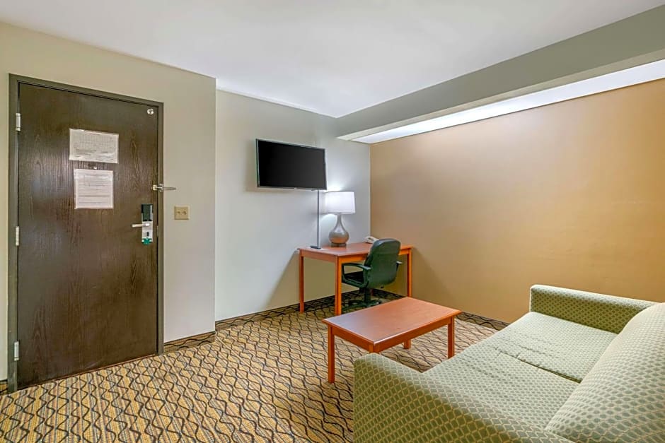 Quality Inn & Suites - Jefferson City