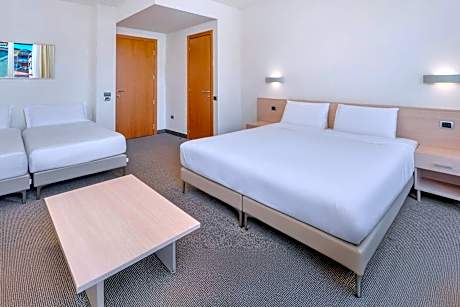 Quadruple Room with Garden View