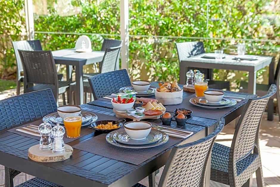 Atalaia Sol Aparthotel - tennis & heated pool in winter