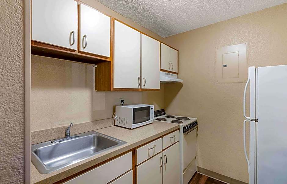 Suburban Studios Cary - RDU Airport