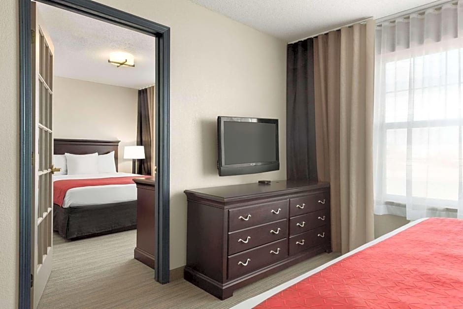 Country Inn & Suites by Radisson, Kansas City at Village West, KS