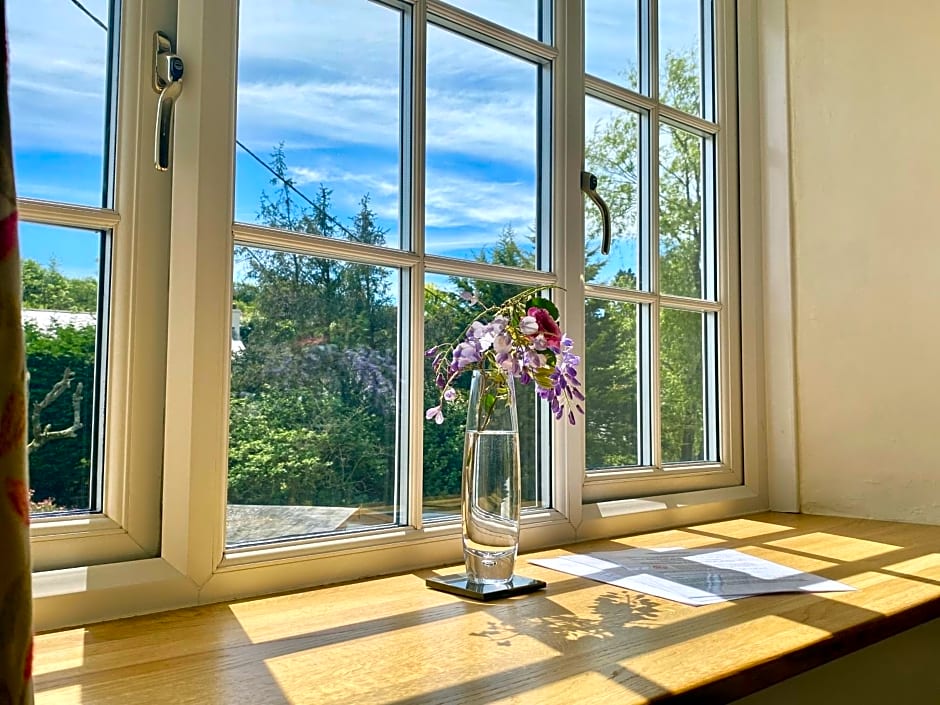 Lynwood House Bed and Breakfast