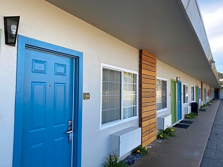 Super 8 by Wyndham Monterey