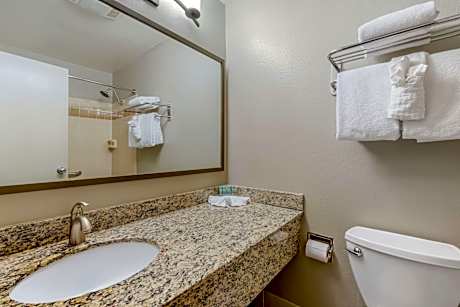 2 Queen Beds, Mobility Accessible, Communication Assistance, Bathtub, Non-Smoking, Full Breakfast