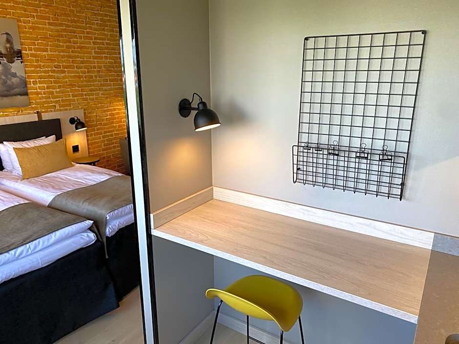 Skyline Airport Hotel