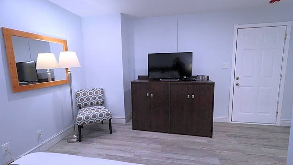 Algonquin Lakeside Inn