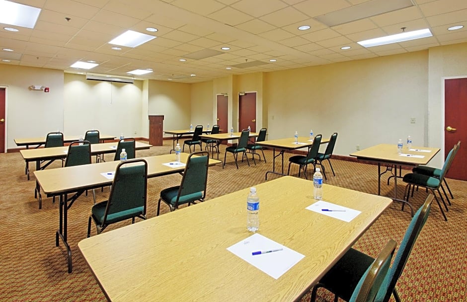 Holiday Inn Express & Suites Sylacauga