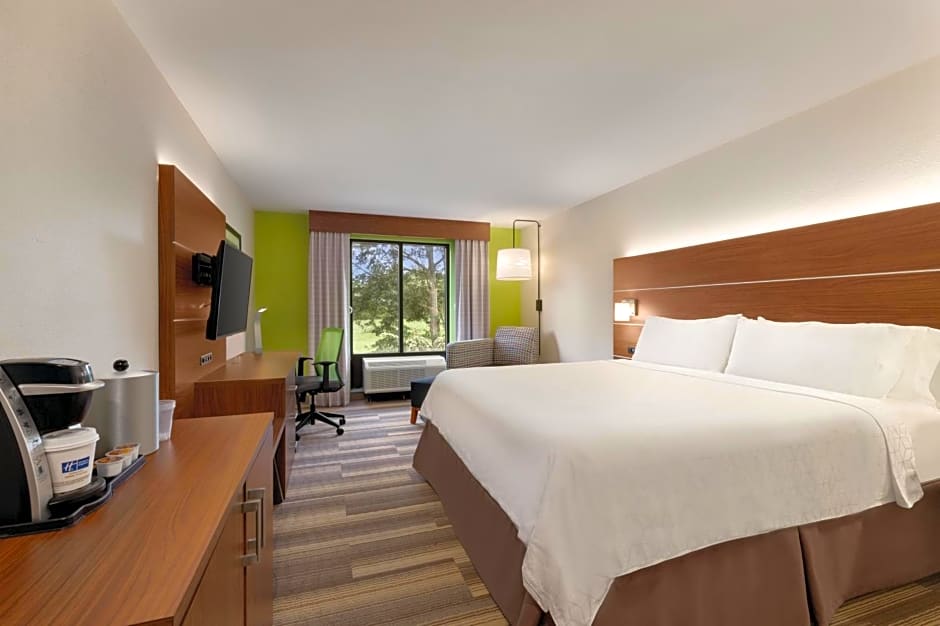 Holiday Inn Express Hotel & Suites Lavonia