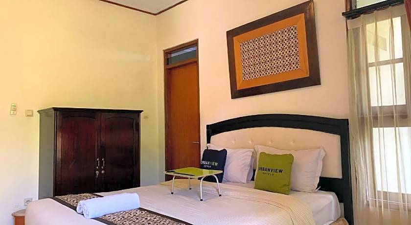 OYO 261 Sasono Putro Guest House